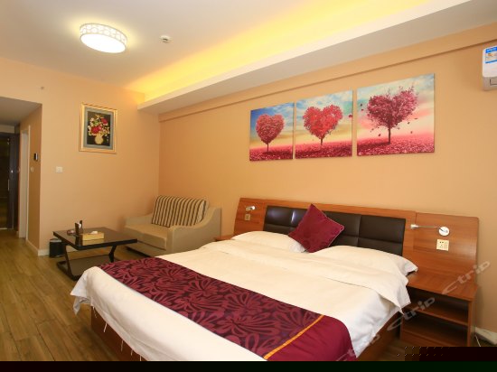 豪华夜景大床房