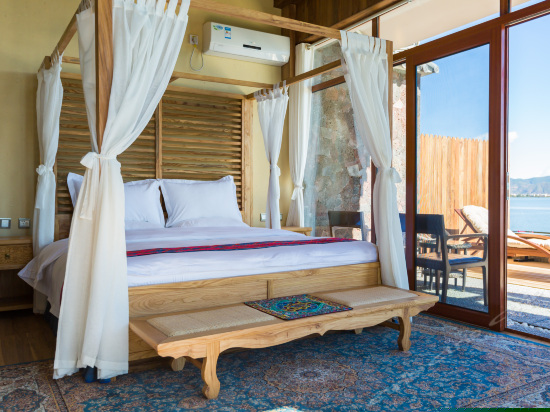 花语全海景阳光蜜月套房