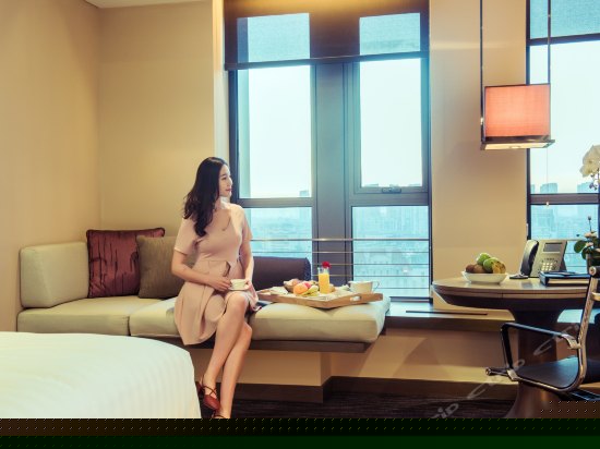 豪华河景大床房