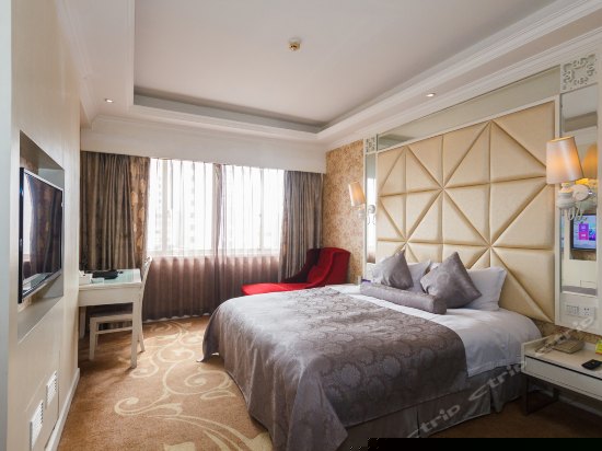 精致大床房(带电脑)