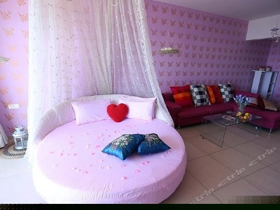 电脑豪华海景圆床房