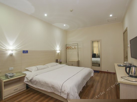 豪华电脑大床间