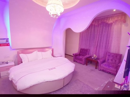 豪华圆床房