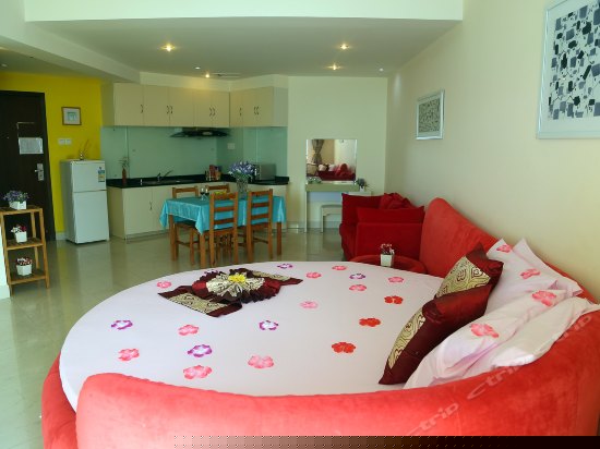 电脑豪华海景圆床房