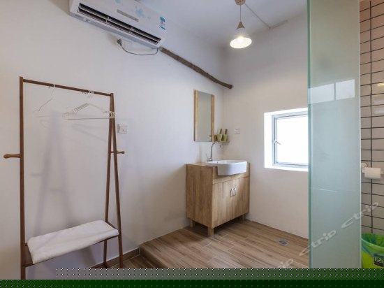 原木清新架子床房