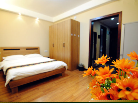 现代温馨山景房B