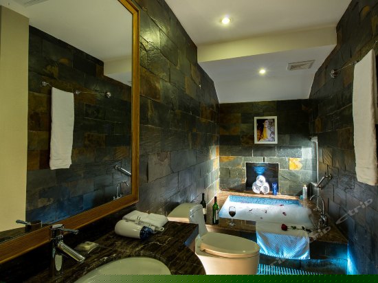 跃层汤池豪华套房