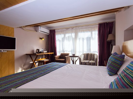 B304豪华山景大床房