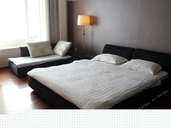 豪华双人大床房