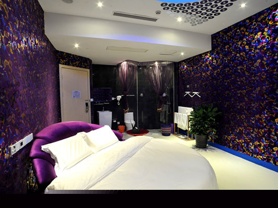 8117魔幻电音（无窗）