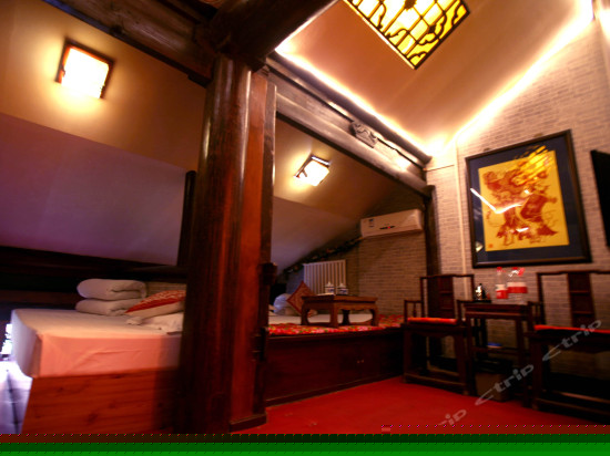 豪华阁楼斜坡顶大炕