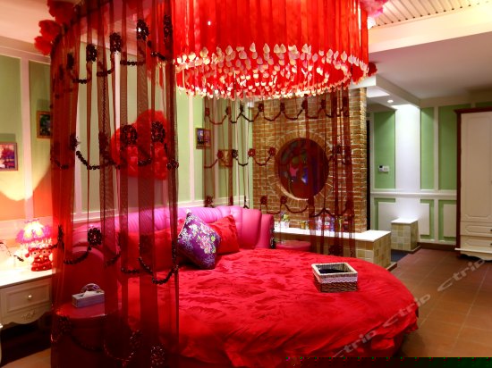 法式婚礼圆床房