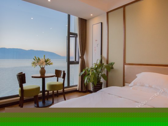 杨柳岸海景大床房