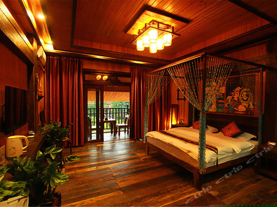 豪华风情大床房