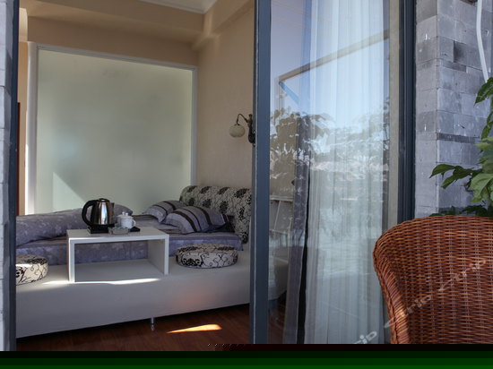 三楼榻榻米海景大床房