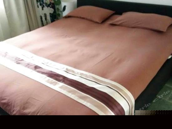 舒适大床房1号荷叶