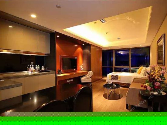 城景温馨大床房