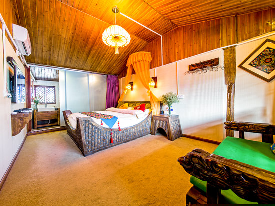 纳西庭院温馨大床房