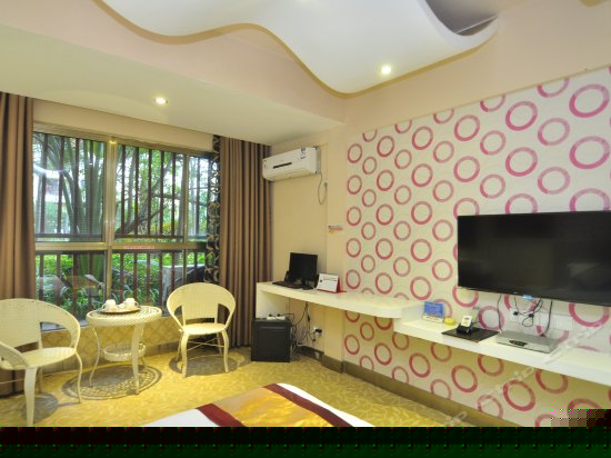 花园豪华大床房