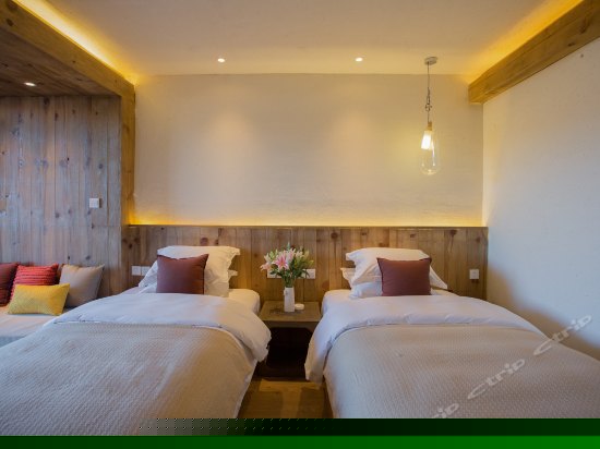 豪华湖景双床房