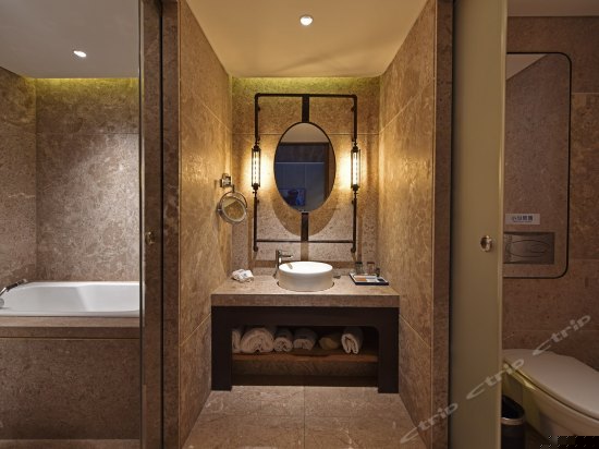 雅韵行政江景大床房