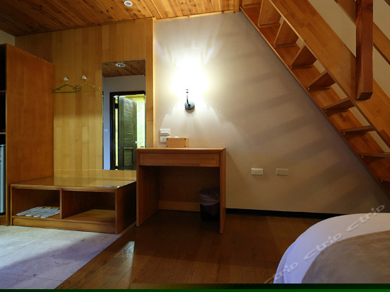 亲子阁楼四人房