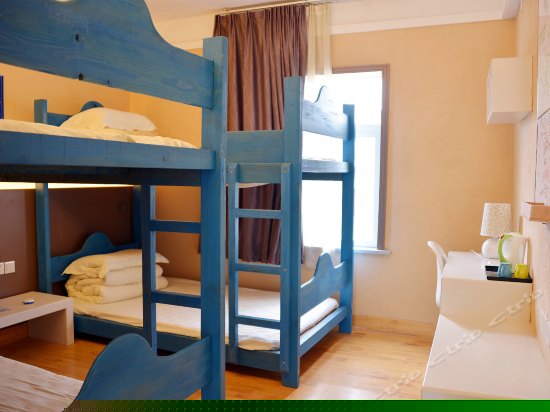 榻榻米四人床位间