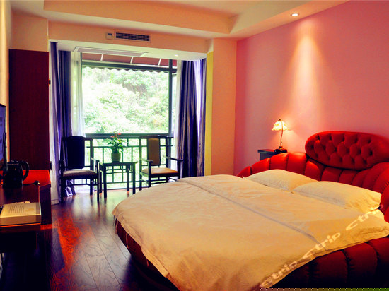 浪漫阳台圆床房