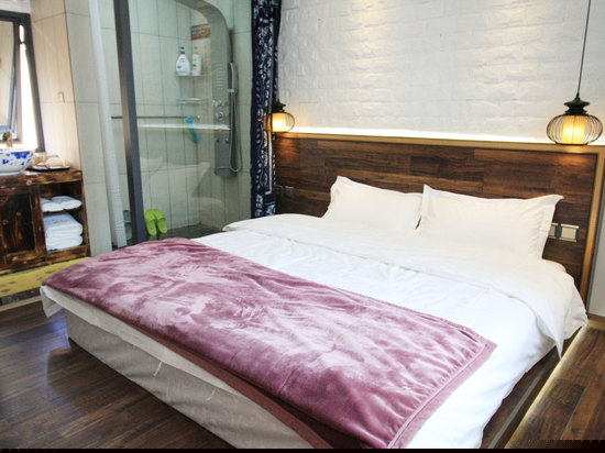 月华温馨榻榻米大床房