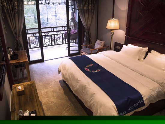 豪华江景大床房