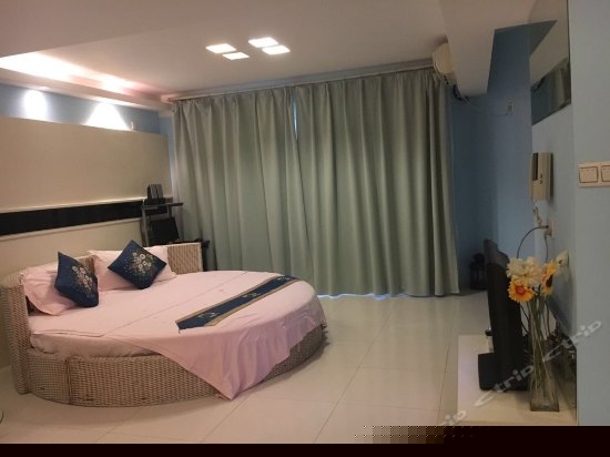 电脑海景圆床房