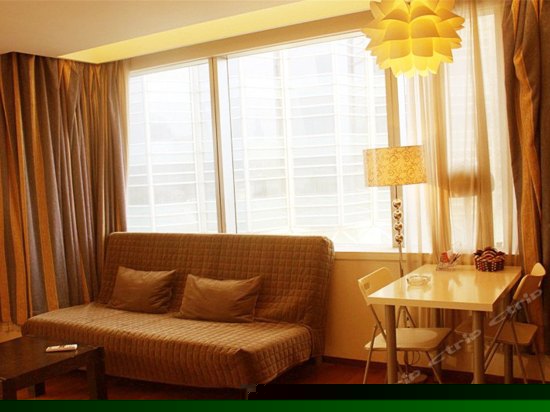 豪华河景大床房