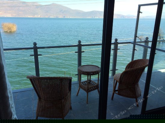 二楼榻榻米海景大床房