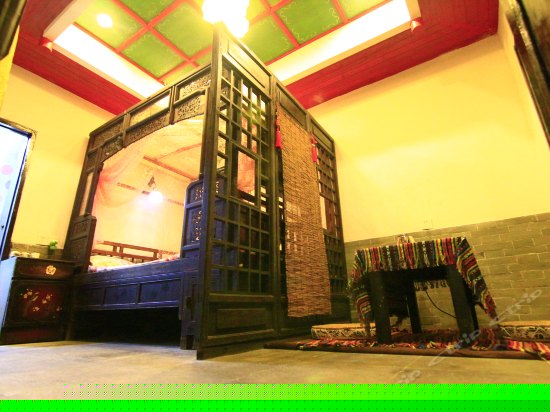 彩云轩独栋庭院古典雕花大床房