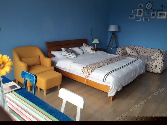 豪华阳光大床房