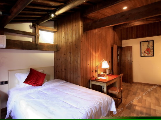 红色主题尊享套房