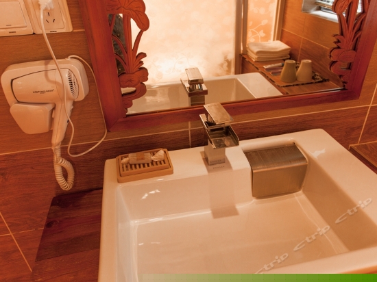 纳西蜜月花园大床房