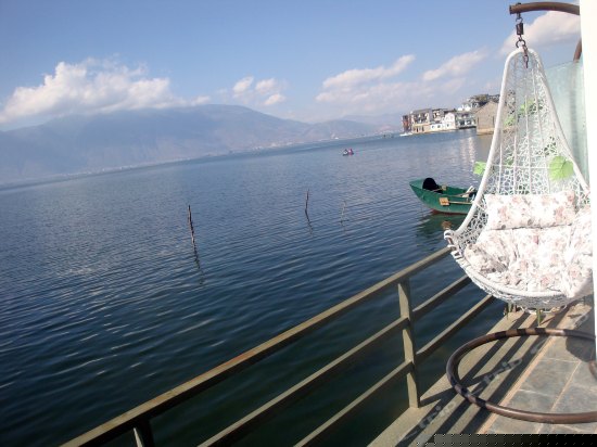 一楼正面临海带阳台海景大床间