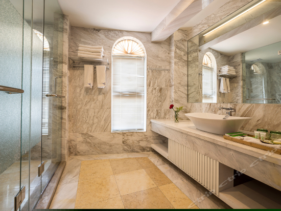 180度蜜月汤池亲水大套房