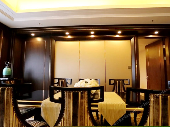 菲美斯至尊套房