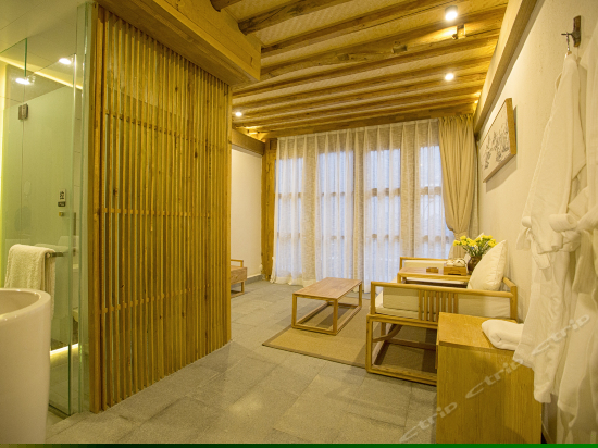 红袖添香（复式大床房）