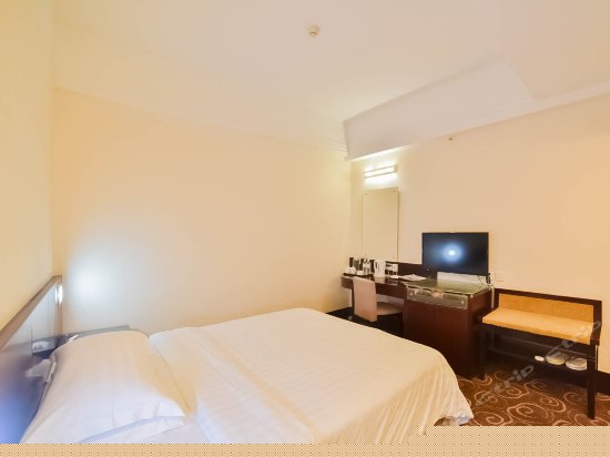 普通大床15房(无窗)