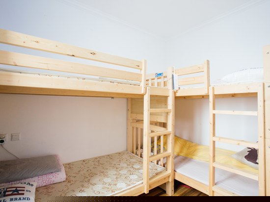 男生四人间（床位）