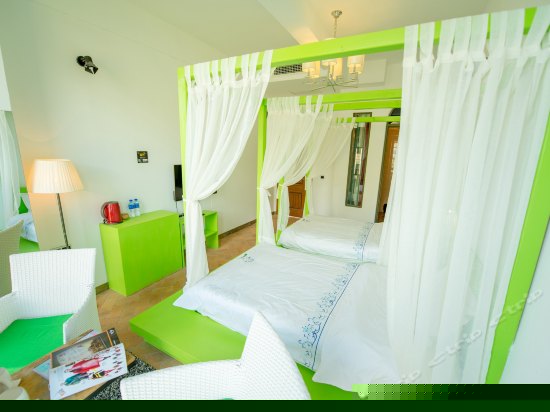 侧面落地窗海景标准房