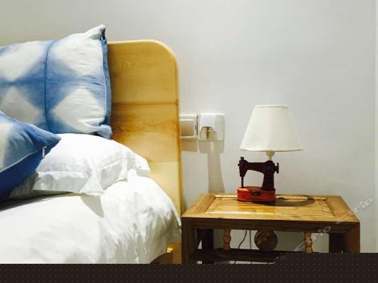 全景天窗豪华独卫大床房杜若