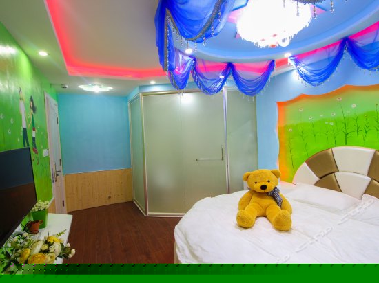 豪华吊篮圆床房