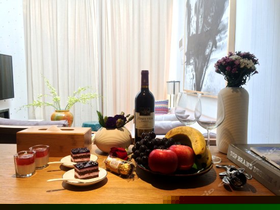 至尊蜜月海景大床房