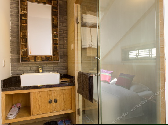 斜顶星空榻榻米（301）