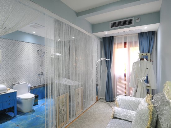 鵉尾花豪华大床房