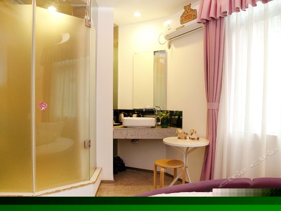 相约梧桐圆床房